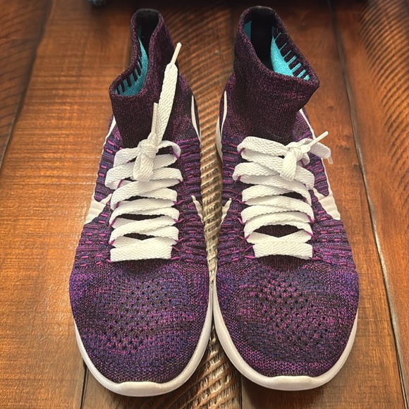 NIKE - Picture 5 of 8